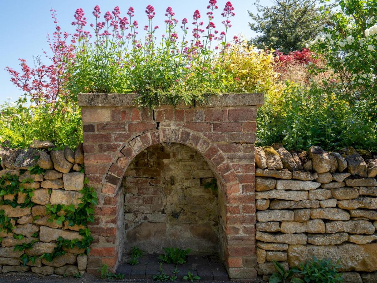 Pass The Keys Chestnut Cottage Parking Stunning Views Chipping Campden Exterior photo